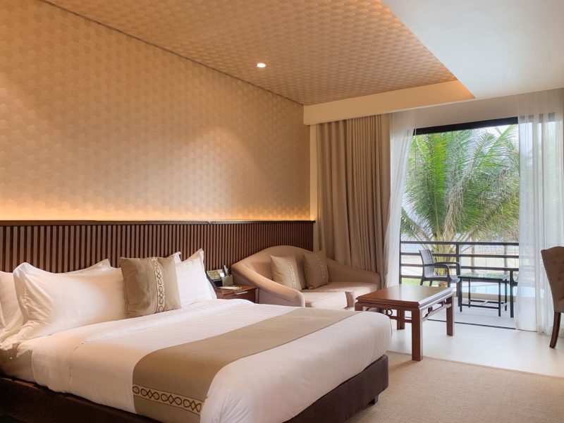 Premier Beach Pool Queen - Second Floor - Balcony