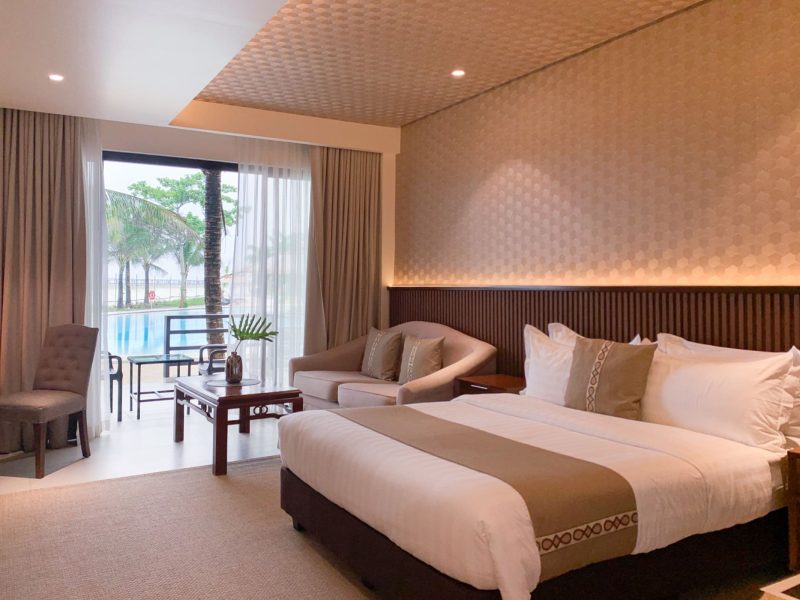 Premier Beach Pool Queen - Ground Floor - Balcony