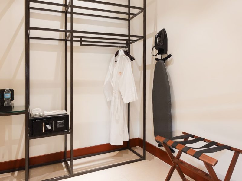 Premier Courtyard Queen - Second Floor